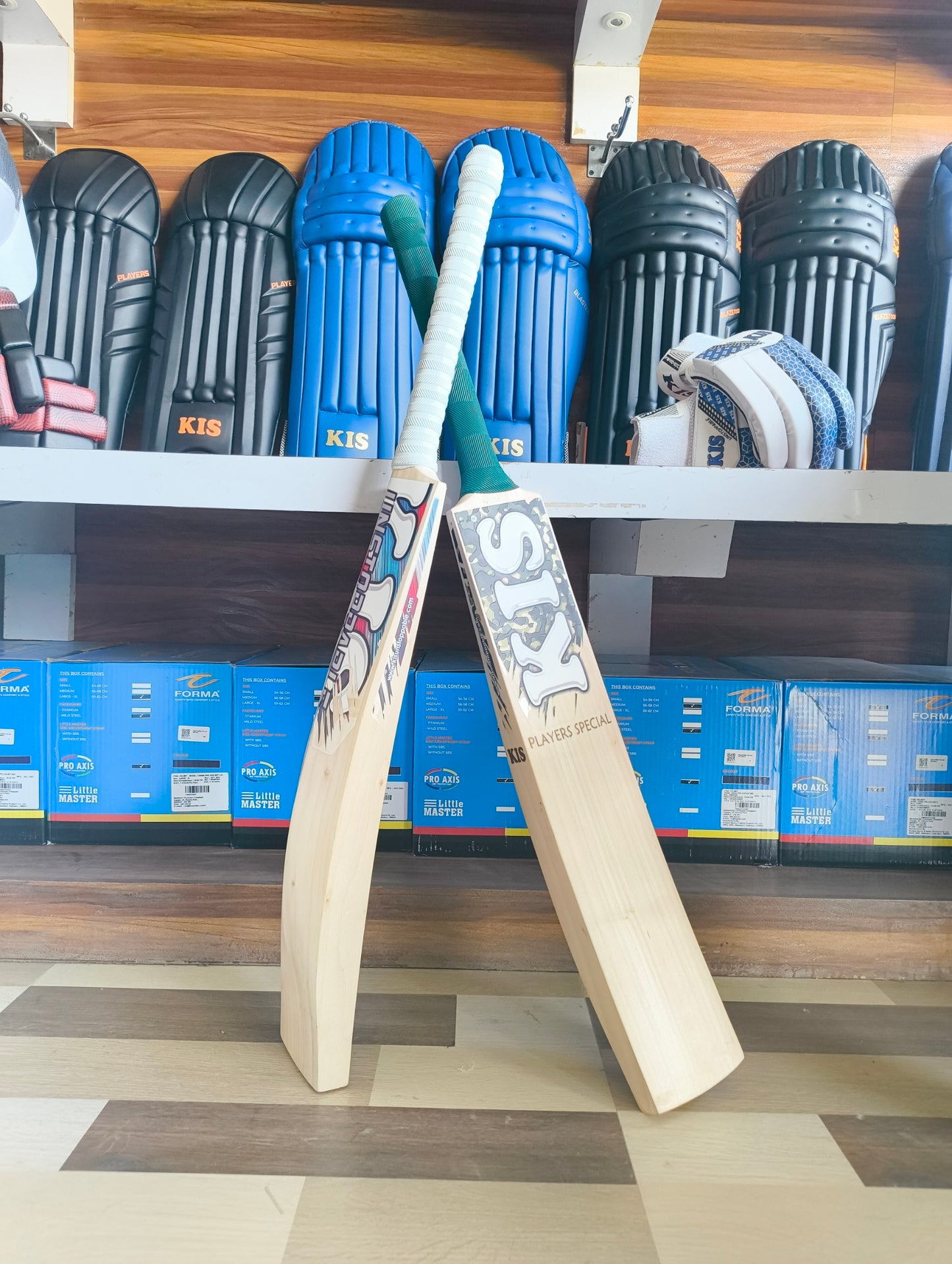 Players special grade kashmir willow bat edges for hard hitting